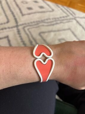 SUPER CUTE vintage coral and white enamel heart bracelet * accepting offers